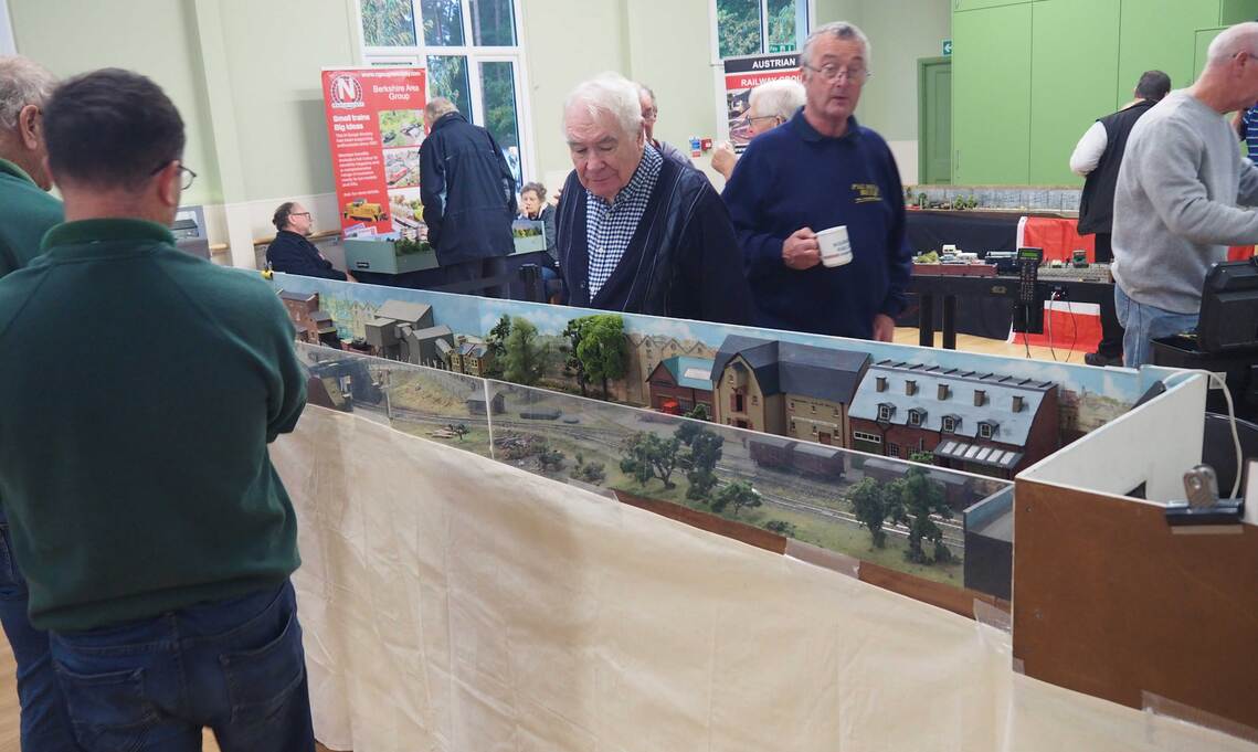 Quarry Halt at Bracknell Exhibition with Chairman in control