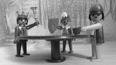 King Arthur and knights around the table