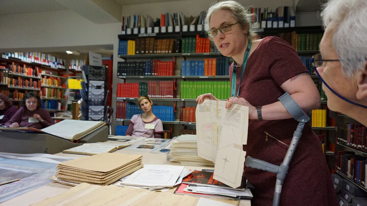 Richmond Local Studies.Laran Bond advises Volunteers