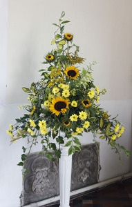 Sunflower wedding Altar r 
