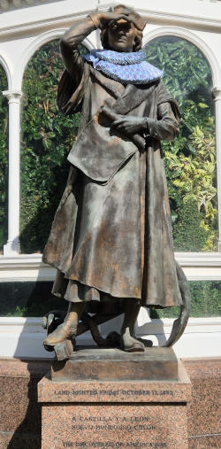 Statue of Christopher Columbus with a ruffled collar in different coloured stones