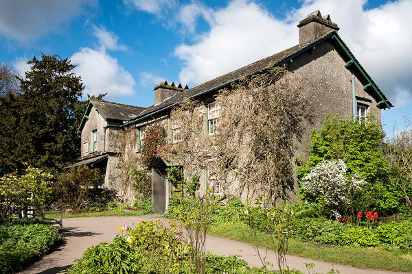 A grey Victorian farmhouse