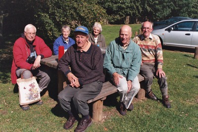 Lunch break after visiting Marlow Gravel Pits, 15th September, 2004