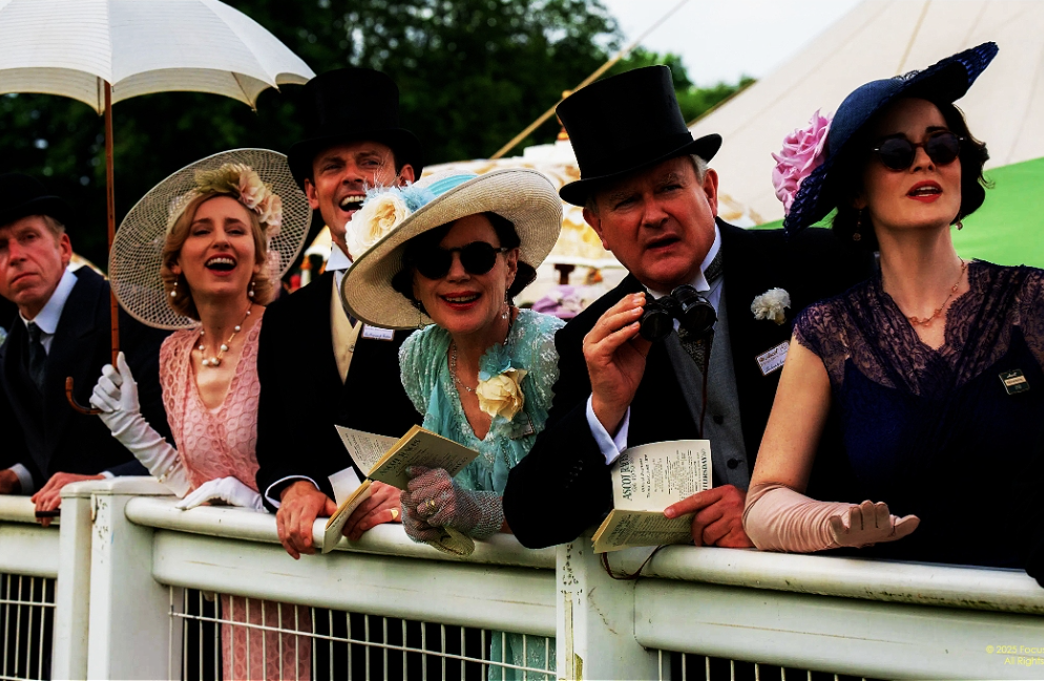 Cast picture of Downton Abbey 3