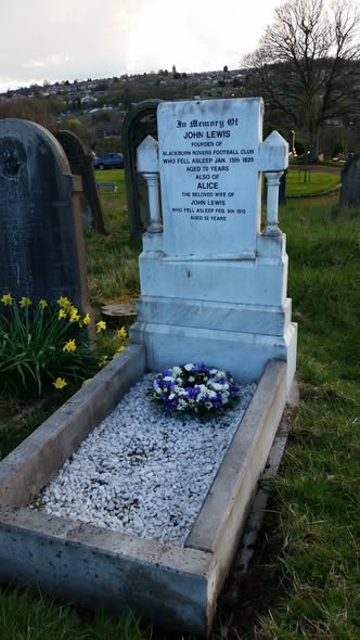 John_Lewis_Grave_Front.jpg