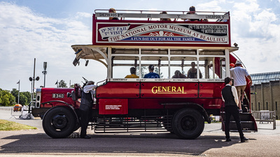 Bus at Beaulieu.