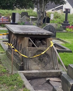 Hutton box grave collapse