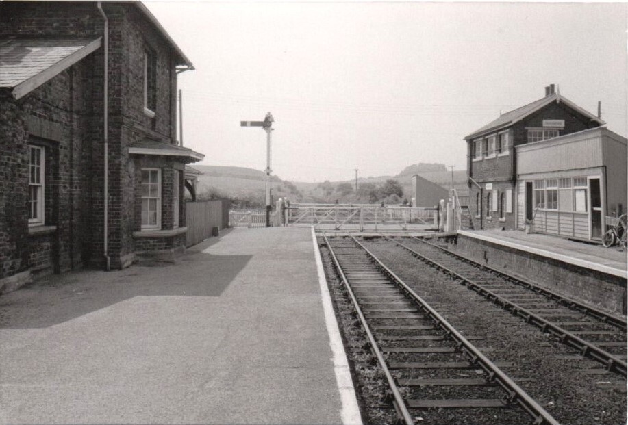 1985 Hunmanby Station looking towards Bridlington with signal box