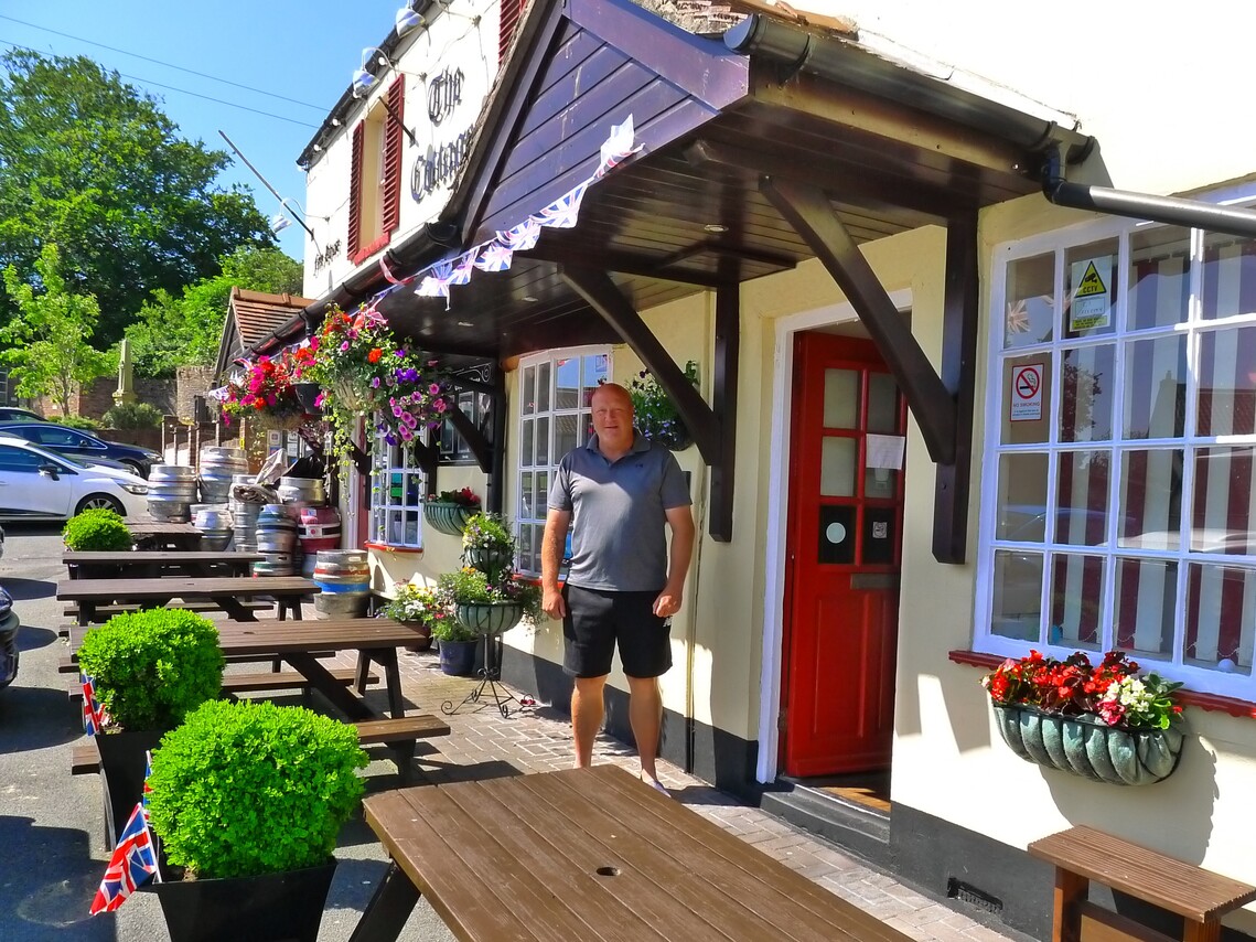 The Cottage Public House, Jon with an imprssive flower display, ready to re-open in the Summer of 2020