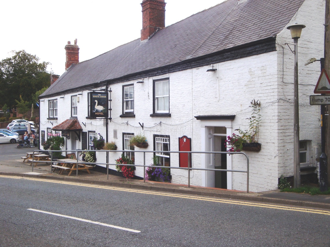 Hunmanby White Swans, Cross Hill 