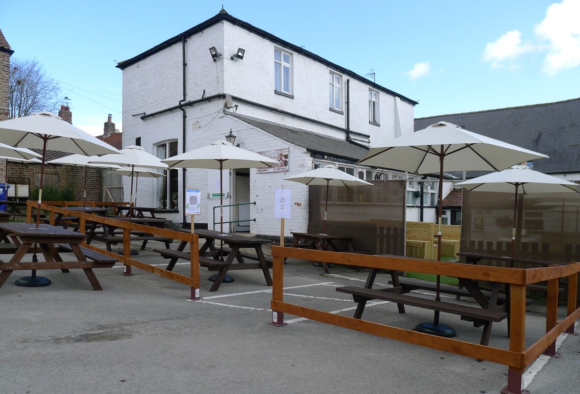 White Swan, Hunmanby, entrance to the outdoor seating area