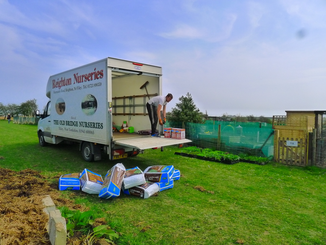 Eighton Nursery Delivery to Hunmanby Allotmengts during COVID-19 lockdown 2020