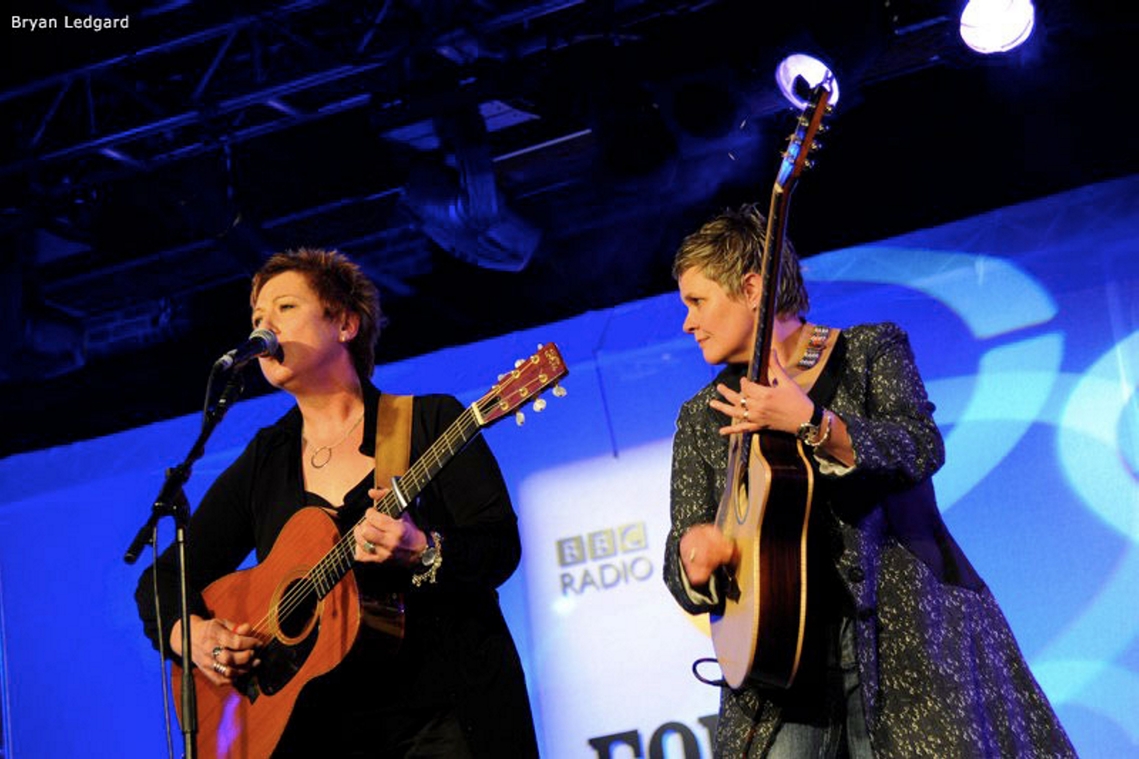 Live Music, Chris While & Julie Matthews