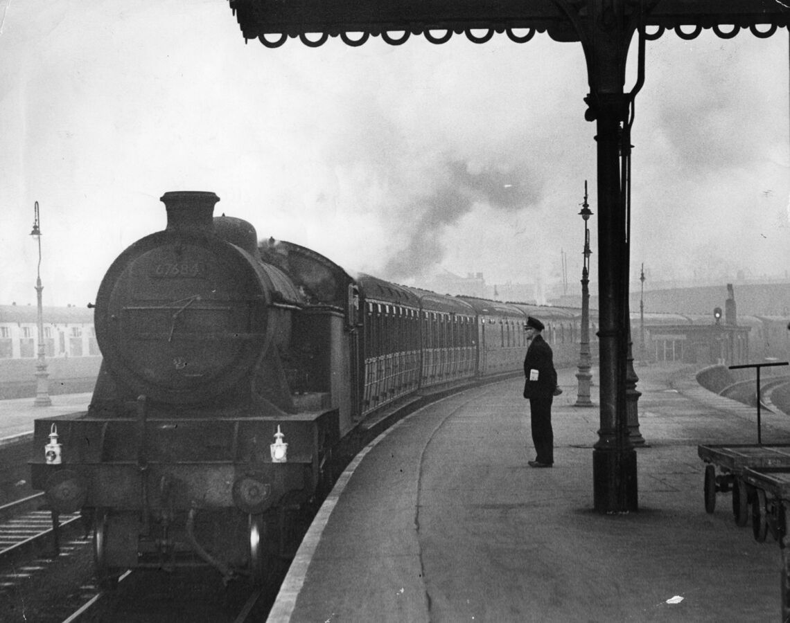 Steam locomotive 67684 enters Hull Paragon station