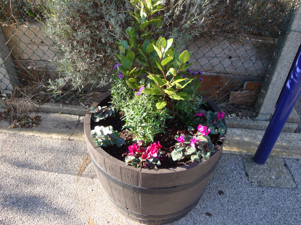 New plastic barrel at the entrance to the Scarborough platform