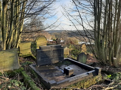 The Kenyon grave