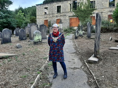 The Lord Mayor's visit to the cemetery