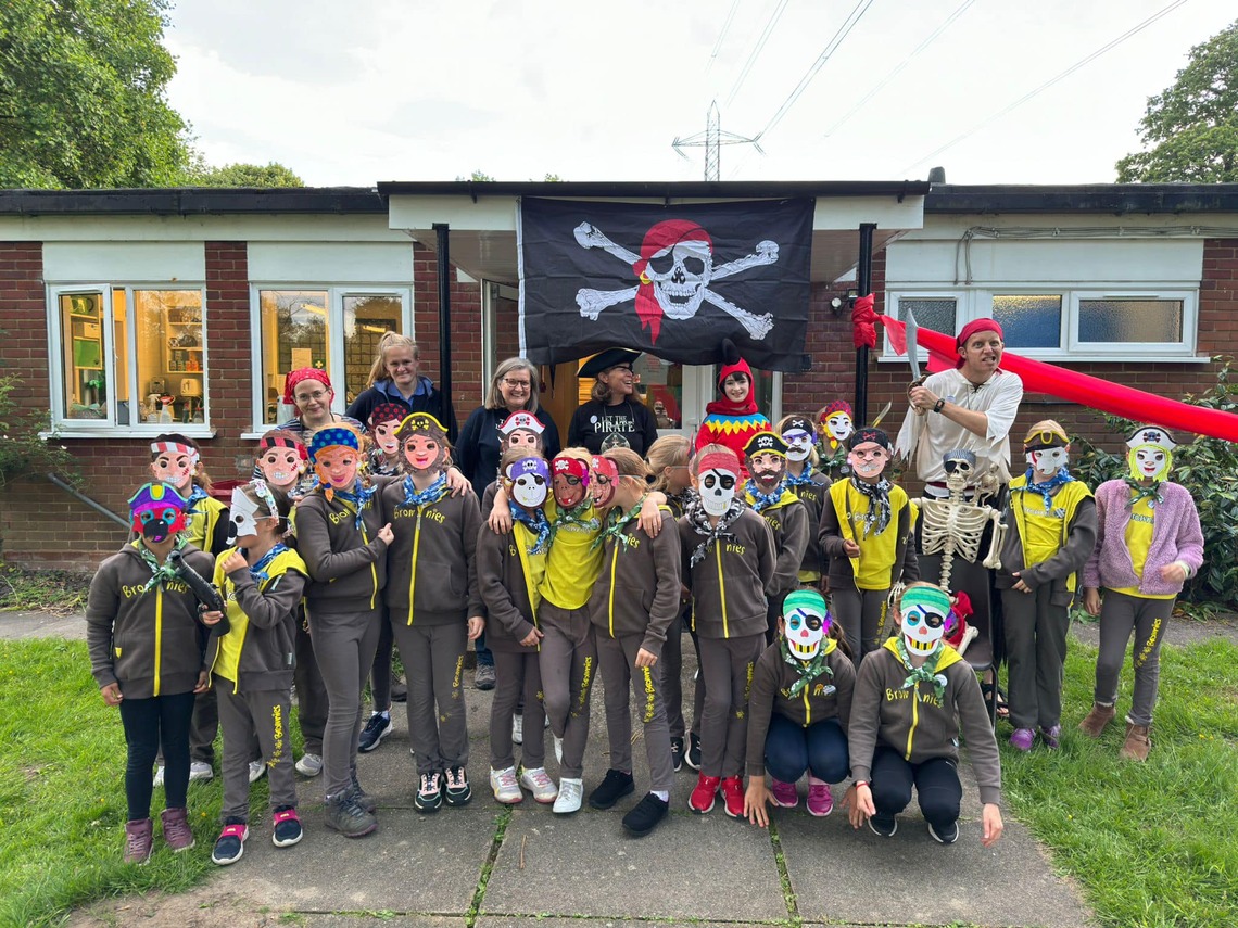 Brownies as pirates on a pack holiday