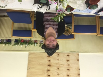 Making Christmas table decorations 