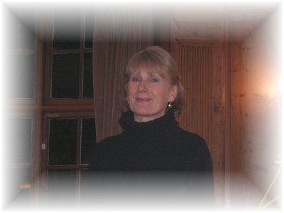 Luise prepares to sing