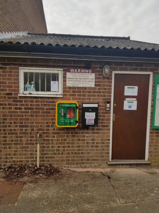 Defib unit outside office showing location