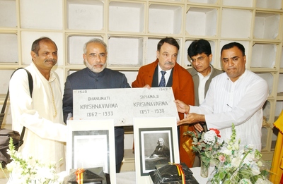 PANDIT SHYAMAJI'S ASTHI TRANSFER CEREMONY : HEMANT PADHYA, SHRI NARENDRA MIDIJI [CM], swiss deplomat, KIRIT SOMAIYAJI [MP], MANGAL BHANUSHALI. , 