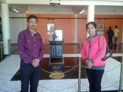 સોહાંગીનિ અને રુચિર જાની ક્રાંતિતિર્થની મુલાકાતે 