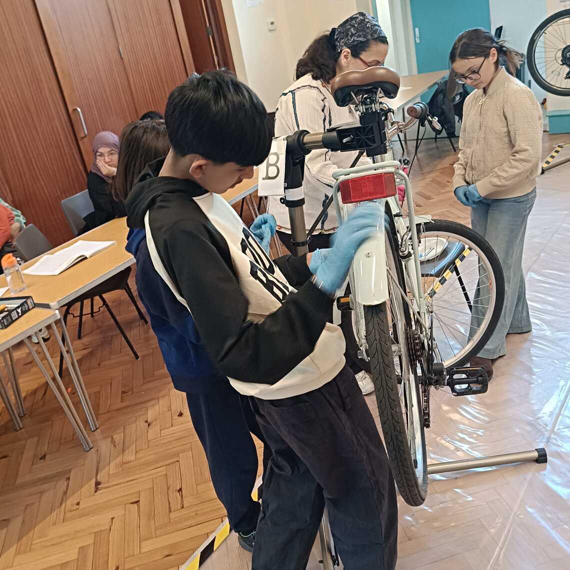 B2 - teamwork