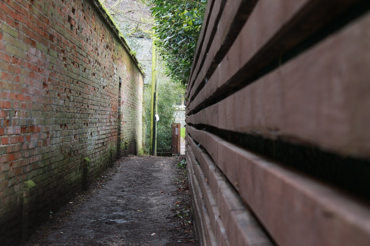 alley