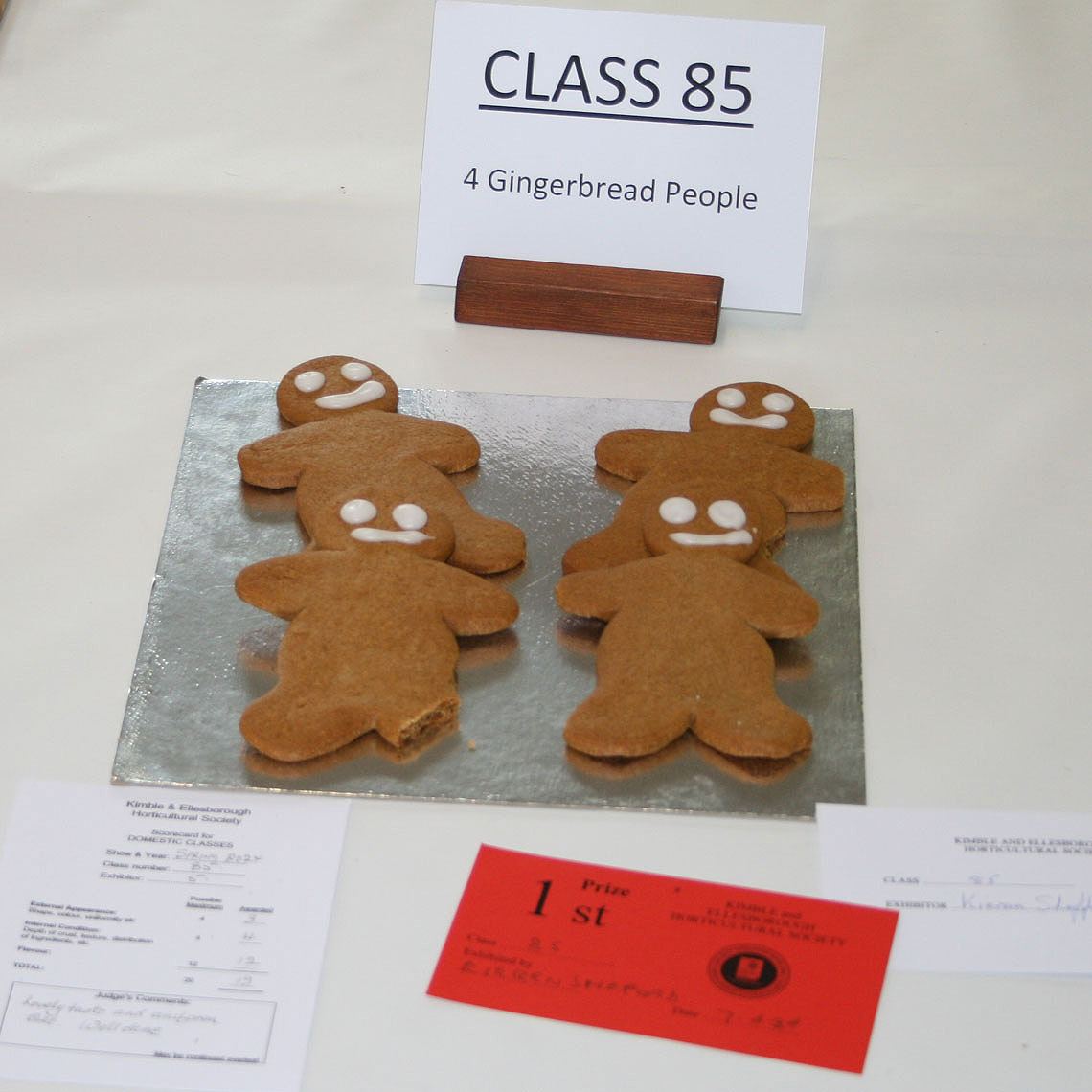 Class 85 - 4 Gingerbread People