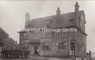 128B - Dog Inn - Group outside on Market Place - 1913