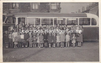 178B - Coach Trip - An outing with adults and children - 1940