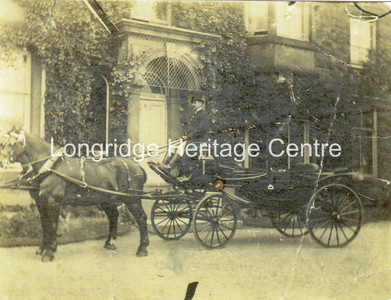 324A - Woodville House - Coachman waiting to take the Smith family to church - 1910