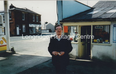 332B - Stone Bridge - Bonds Garage with Les Bond the owner - Unknown