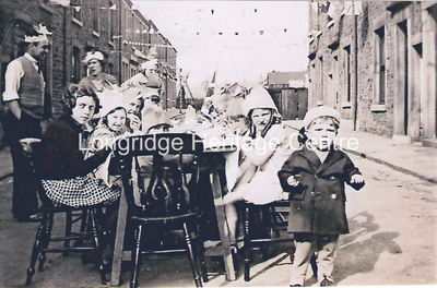 402D - Severn Street - Coronation Party (enlarged) - 1937