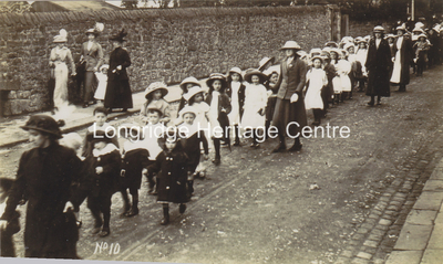 447C - Church Parade - Children's procession going down Fell Brow - 1904