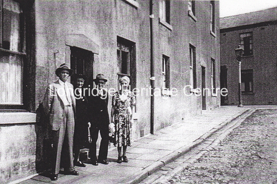 466B - Lune Street - Tom and Mollie Pearson in Lune Street - 1955