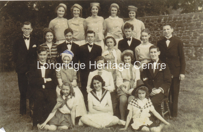 469B - Longridge Amateur Dramatics - Group photograph - 1950