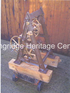 846 - Co-op building - Detail of clock mechanism before and after repairing - Unknown