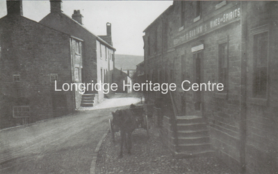 254C - Chipping - The Sun Inn and Windy Street looking towards Townend - Unknown