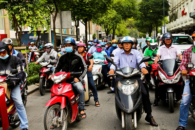 Saigon traffic - Jenny Tucker dpi