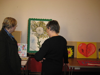 Admiring pictures at the Amnesty evening