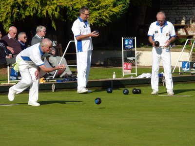 Bob Perrin bowls, Stewart Rump looks on as Andy declares, "What do I do with this ?"