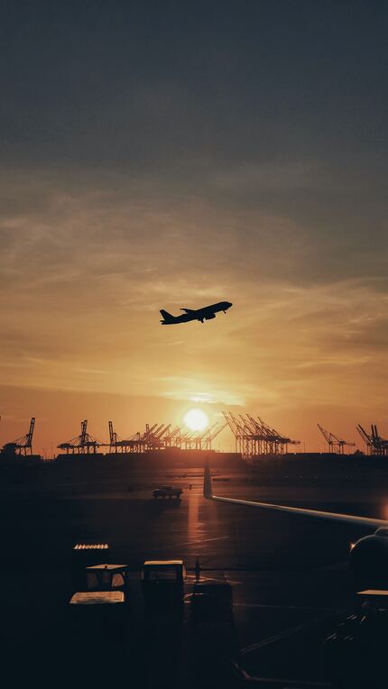 plane_on_airport