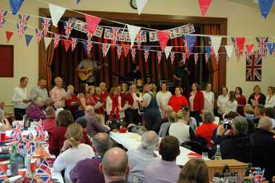 Marsh Mellow sing for the Queens Jubilee