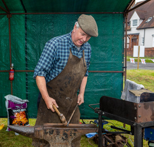 Peter Trick - The Leaf Forge Man doing a demonstration