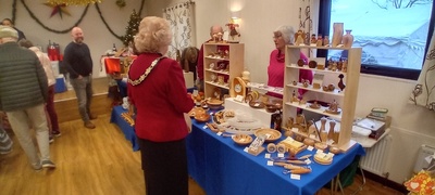 The Mayor of Chelmsford Councillor Janette Potter and Mayoress Councillor Jackie Galley admiring items of wood turning from John Bishop