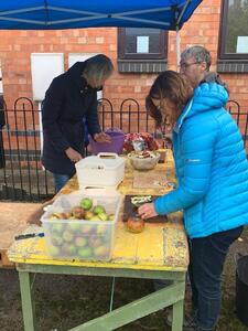 Chopping the apples