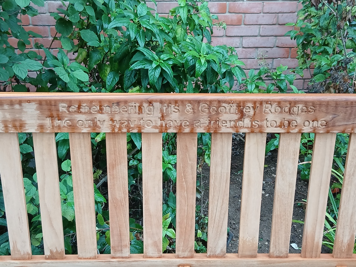 Memorial Bench Iris Geoffret RODGES Closeup