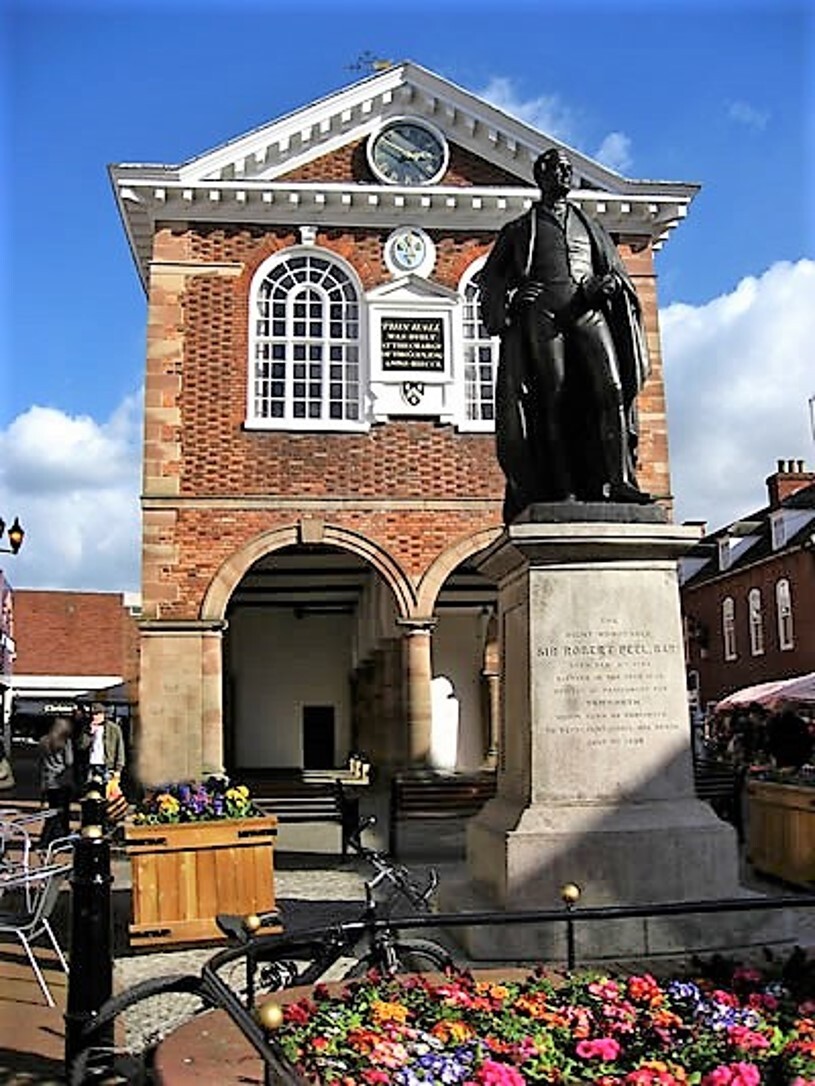 Statue of Peel in Tamworth